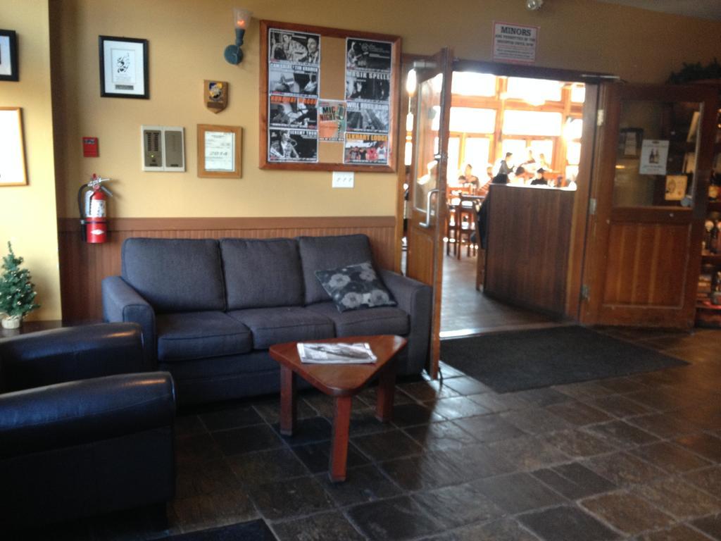 Howe Sound Inn & Brewing Company Squamish Exterior foto